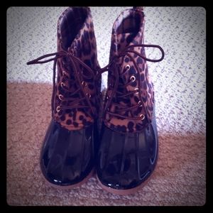 Brand New, Yoki Black/Leopard Duck boots